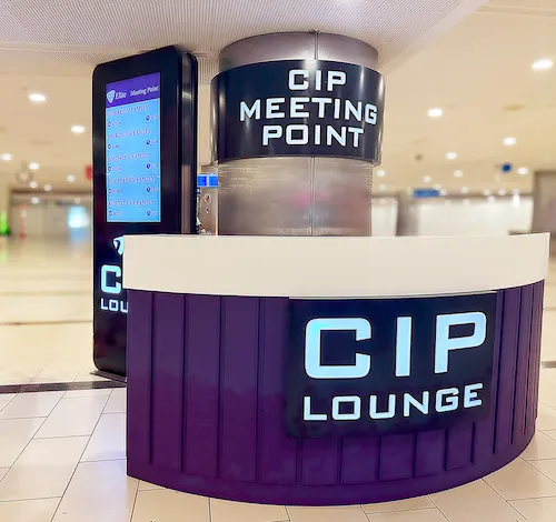antalya havalimanı içi cip meeting point alanı endüstriyel reklam uygulamaları